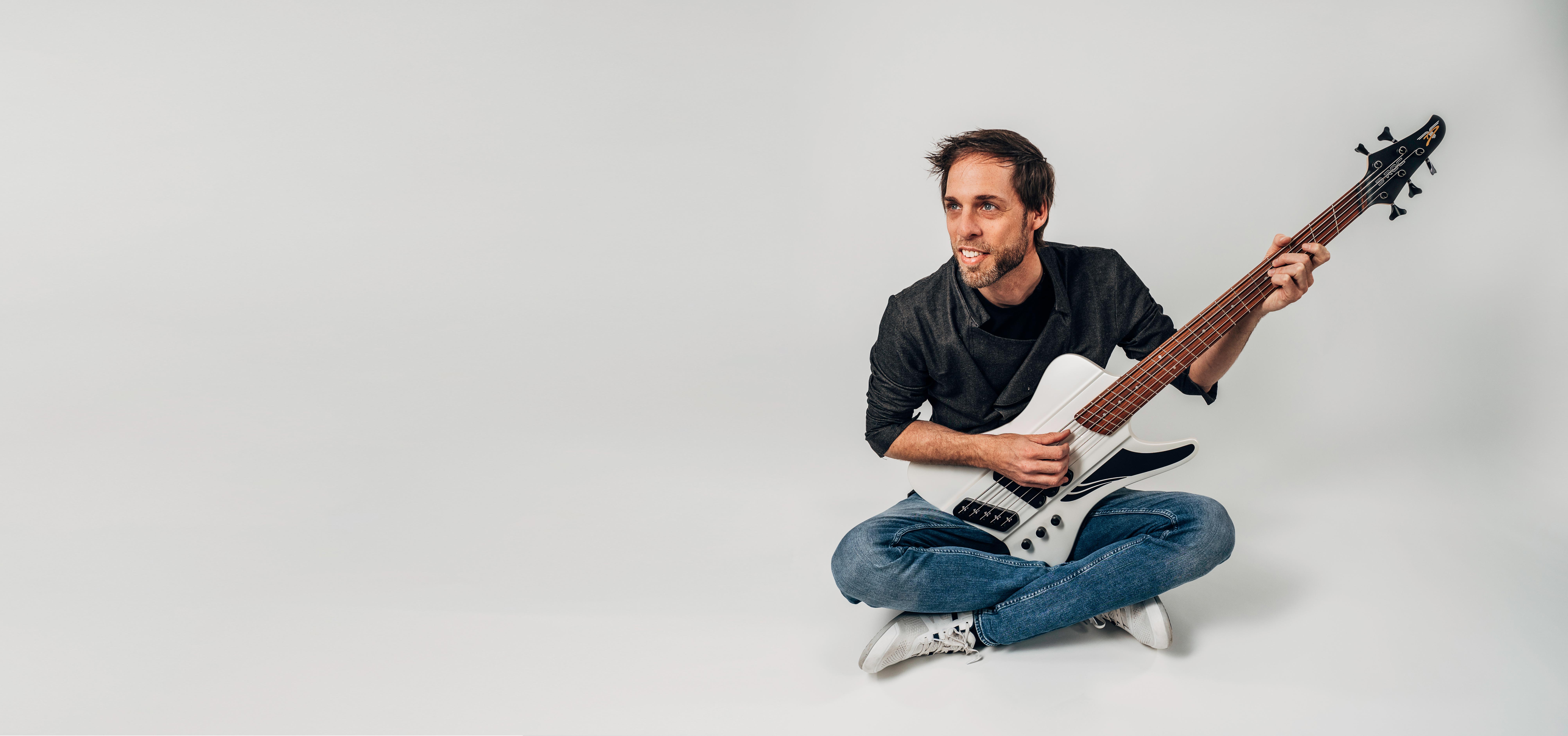 Basgitarist Auke Hamers